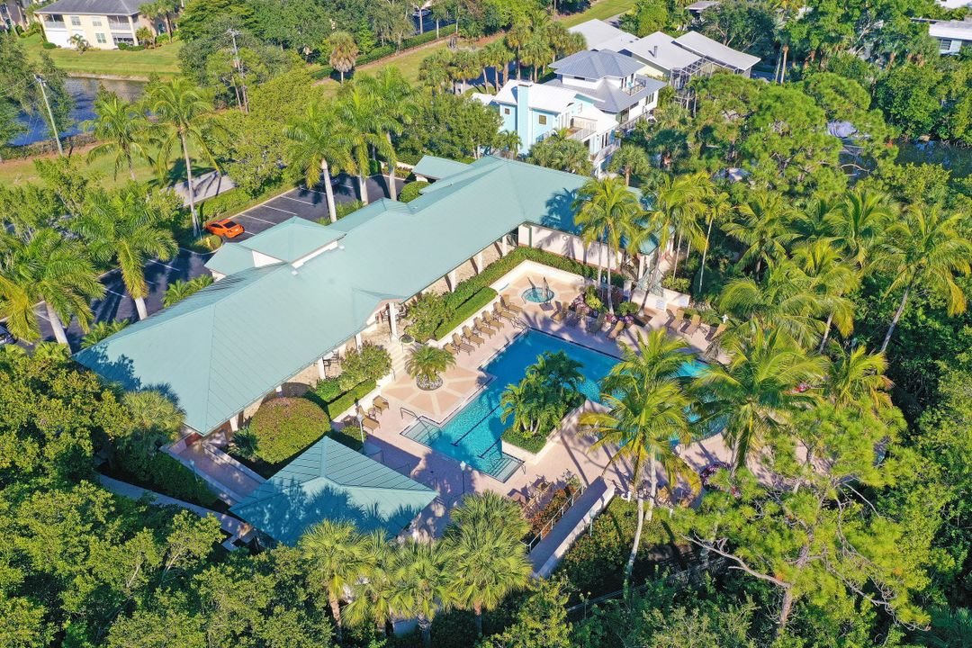 445 Cove Tower Dr #902, Naples, FL 34110