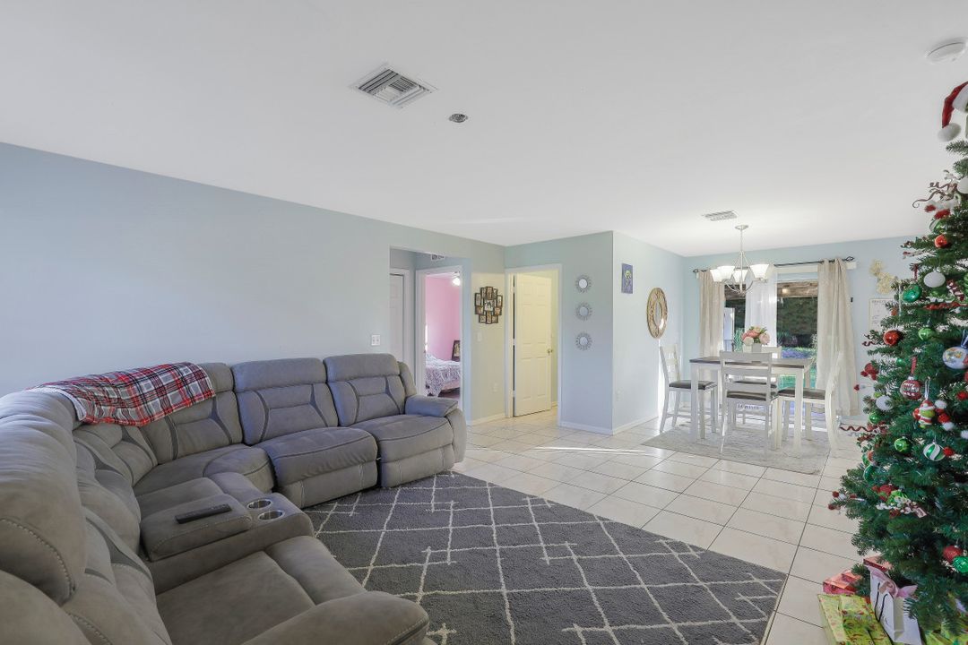 5250 Texas Ave, Naples, FL 34113