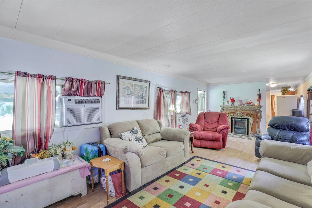 7905 Marx Dr, North Fort Myers, FL 33917