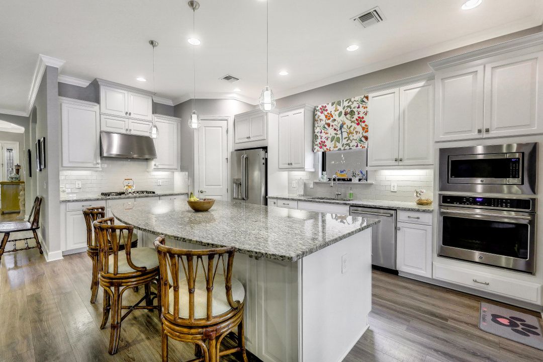 8447 Palacio Terrace W, Naples, FL 34114