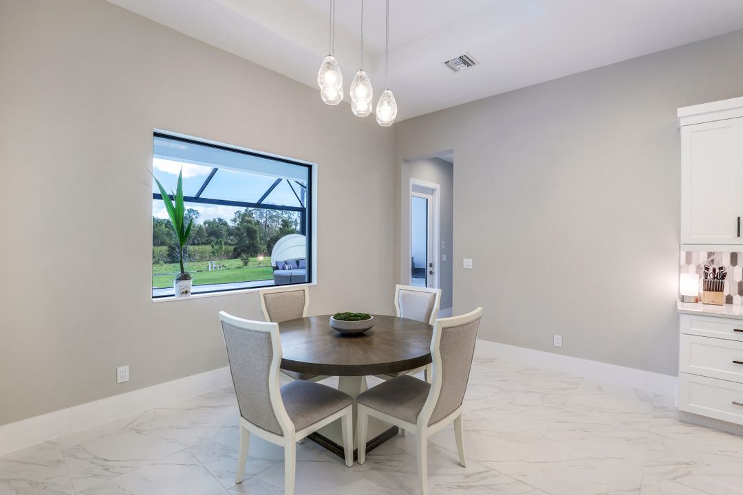 2088 Oakes Blvd, Naples, FL 34119