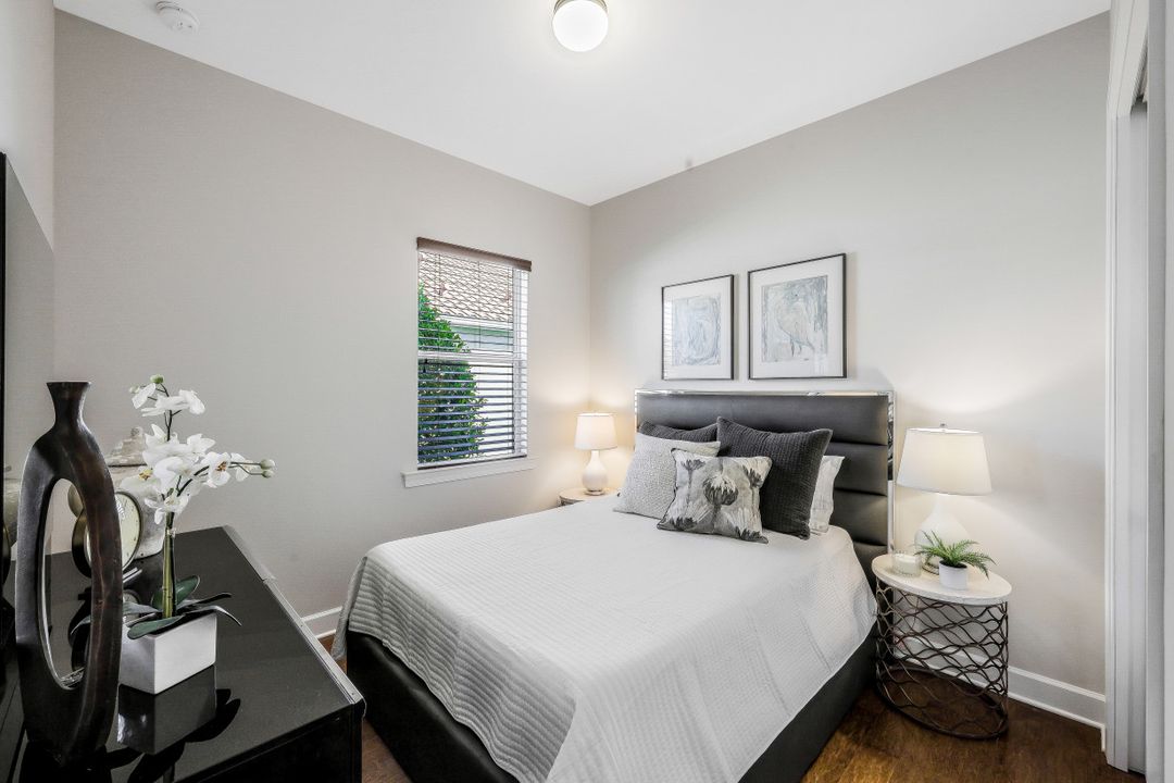 9328 Fieldstone Ln, Naples, FL 34120