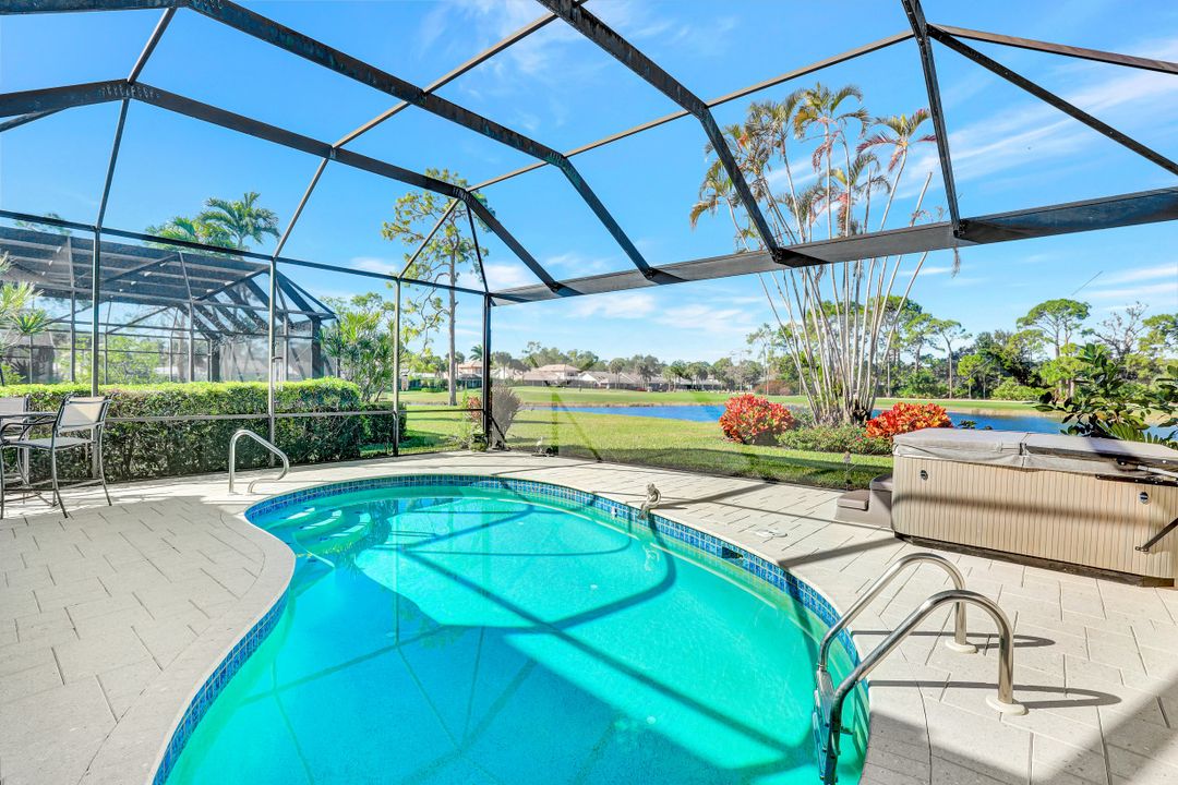 242 Edgemere Way E, Naples, FL 34105