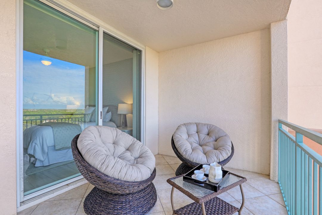 445 Cove Tower Dr #902, Naples, FL 34110