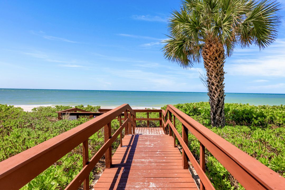 4301 Gulf Shore Blvd N #1700, Naples, FL 34103