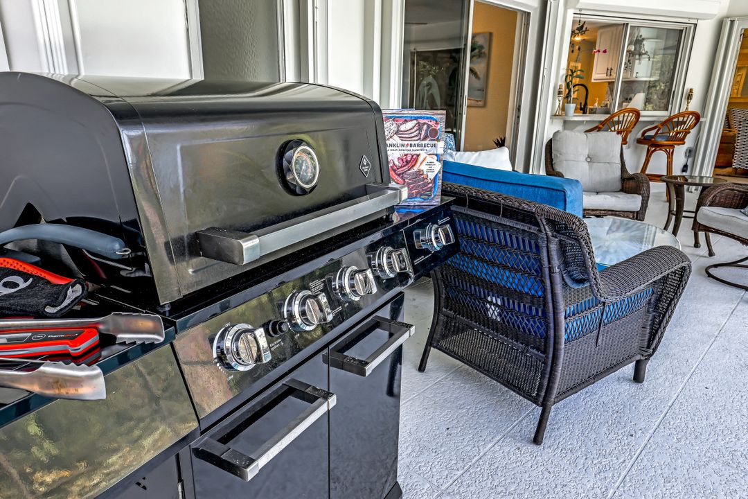 4459 Parrot Ave, Naples, FL 34104