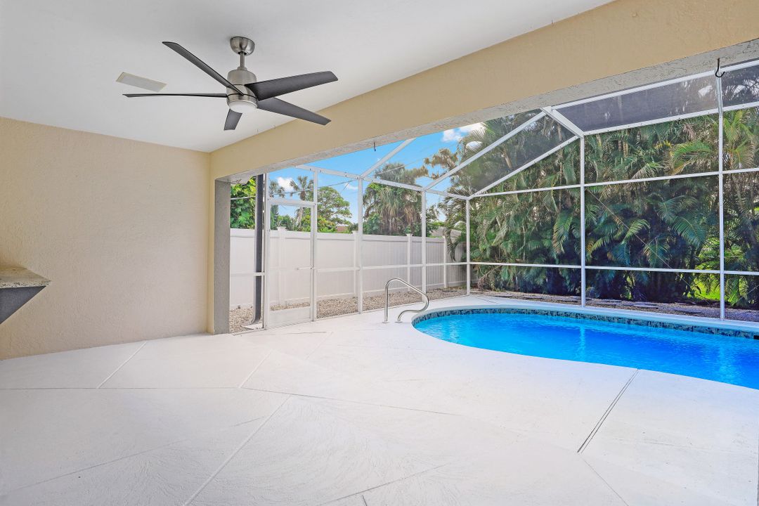 718 95th Ave N, Naples, FL 34108