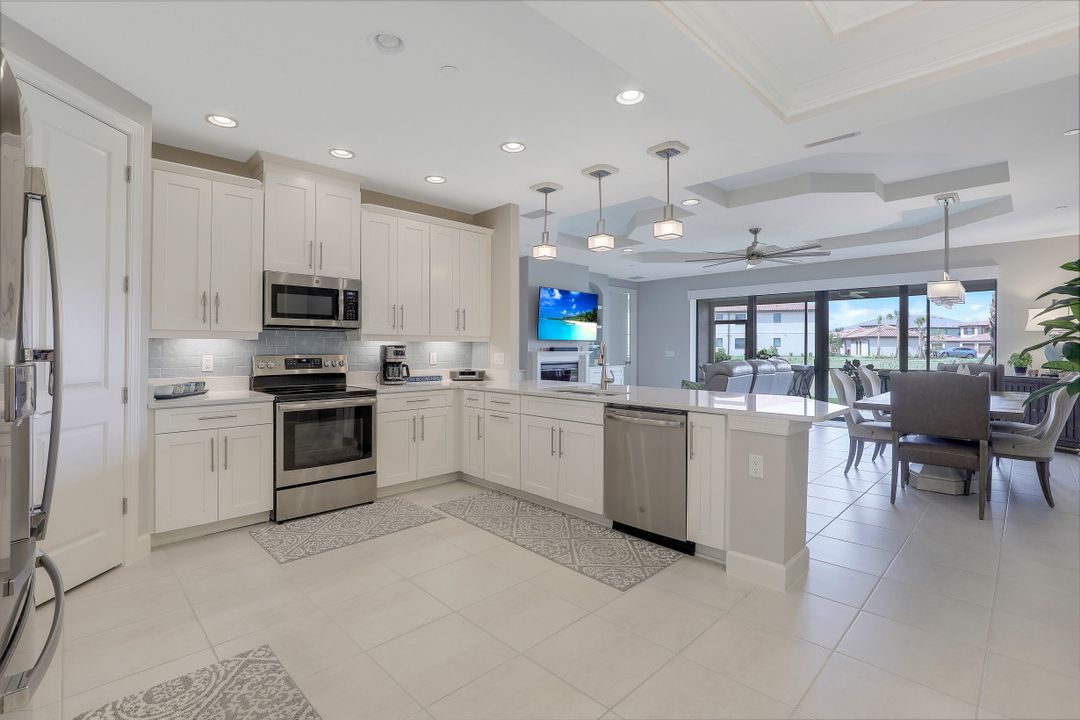 9650 Montelanico Loop #102, Naples, FL 34119