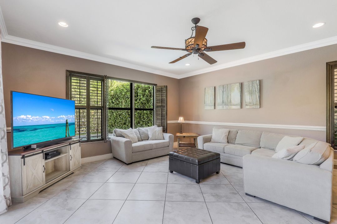 3407 Pacific Dr, Naples, FL 34119