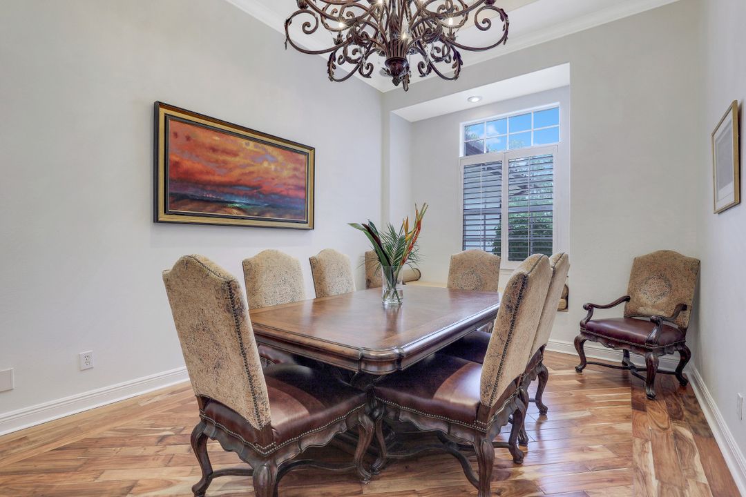 9925 Clear Lake Cir, Naples, FL 34109