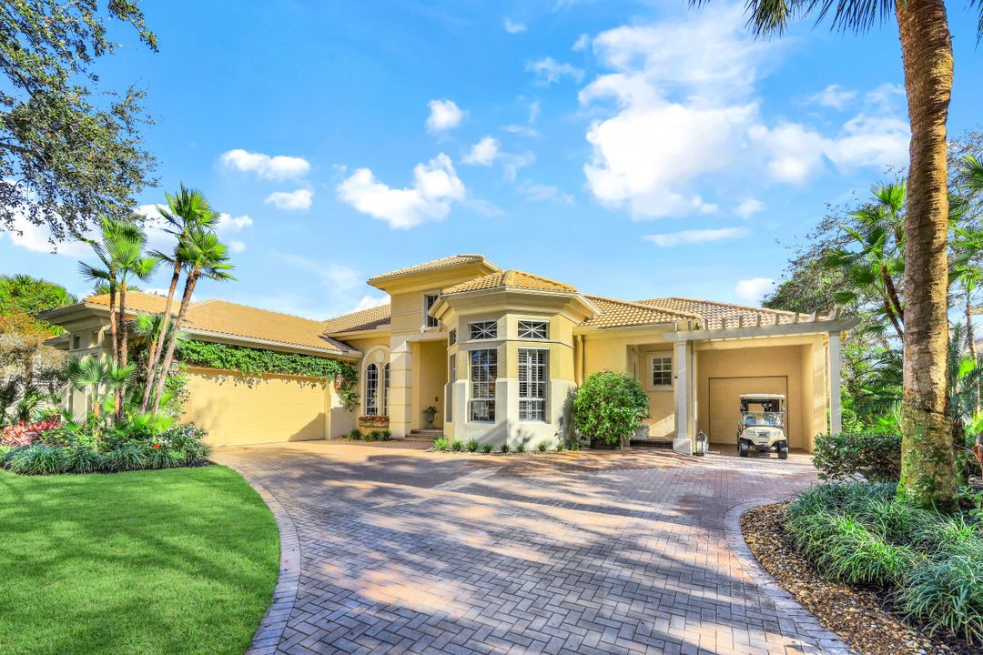 963 Barcarmil Way, Naples, FL 34110