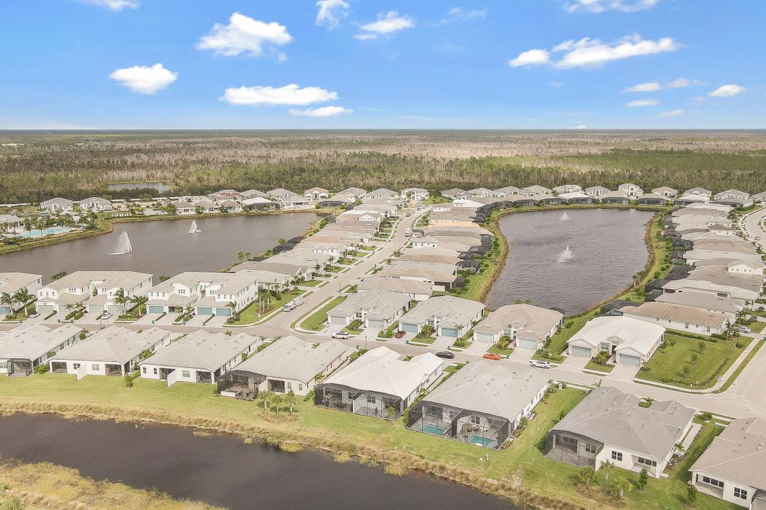 8967 St Lucia Dr, Naples, FL 34114