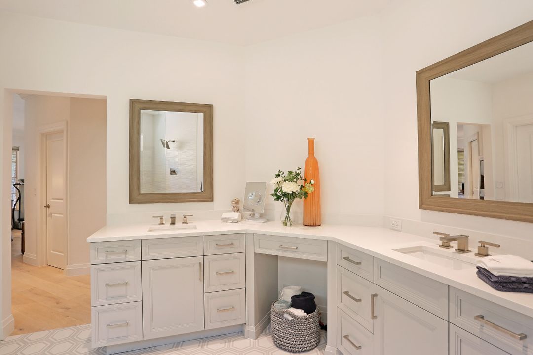 3725 Rachel Ln, Naples, FL 34103