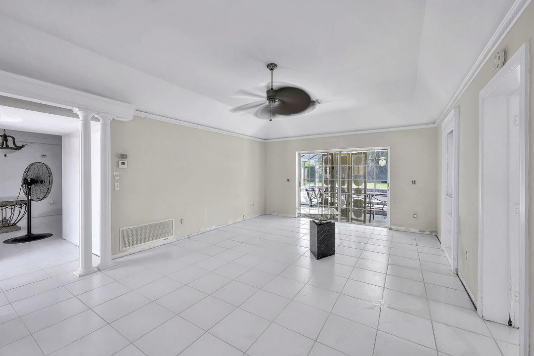 3000 Crayton Rd, Naples, FL 34103