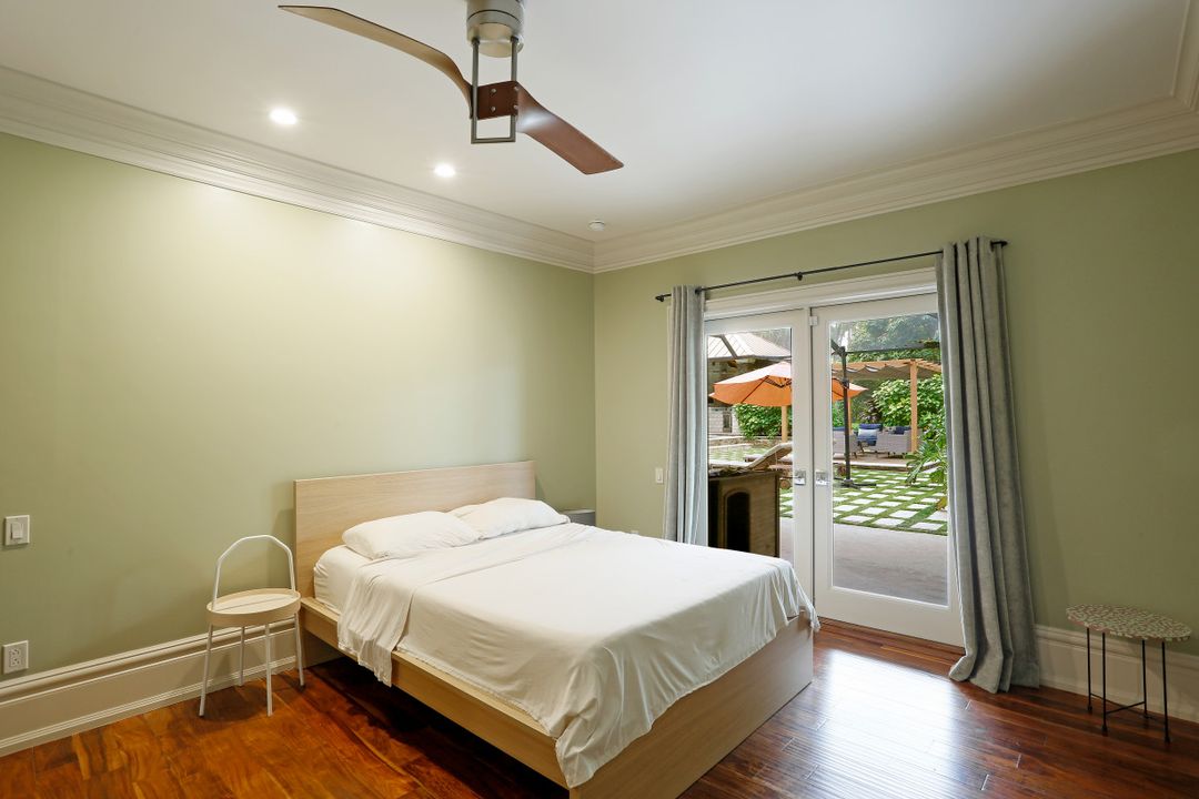 5610 Bur Oaks Ln, Naples, FL 34119