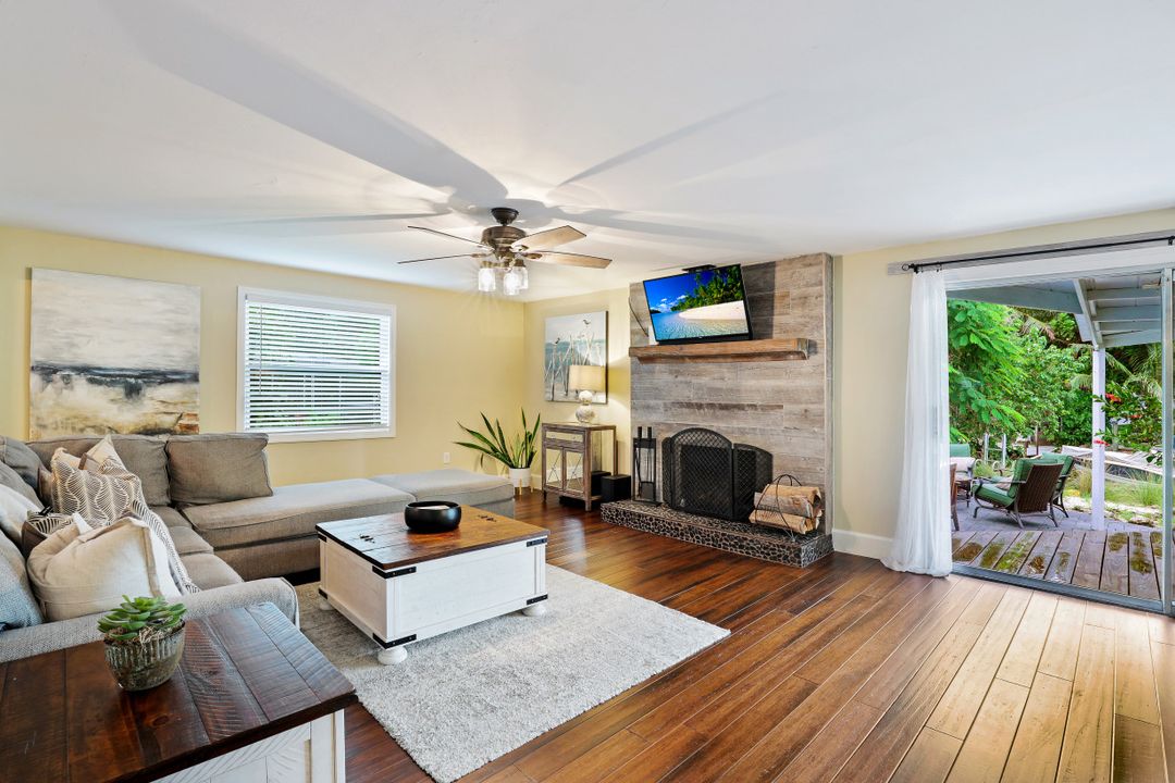 66 River Ct, Naples, FL 34110