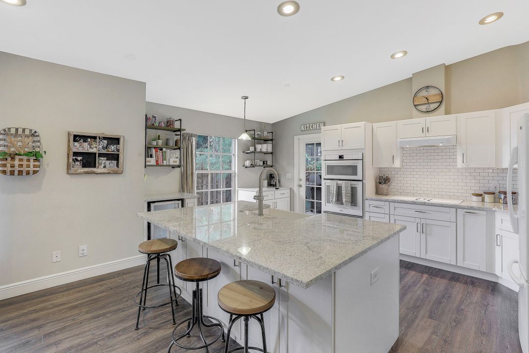 206 Kirtland Dr, Naples, FL 34110