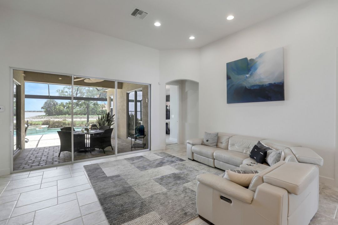 9415 Quarry Dr, Naples, FL 34120