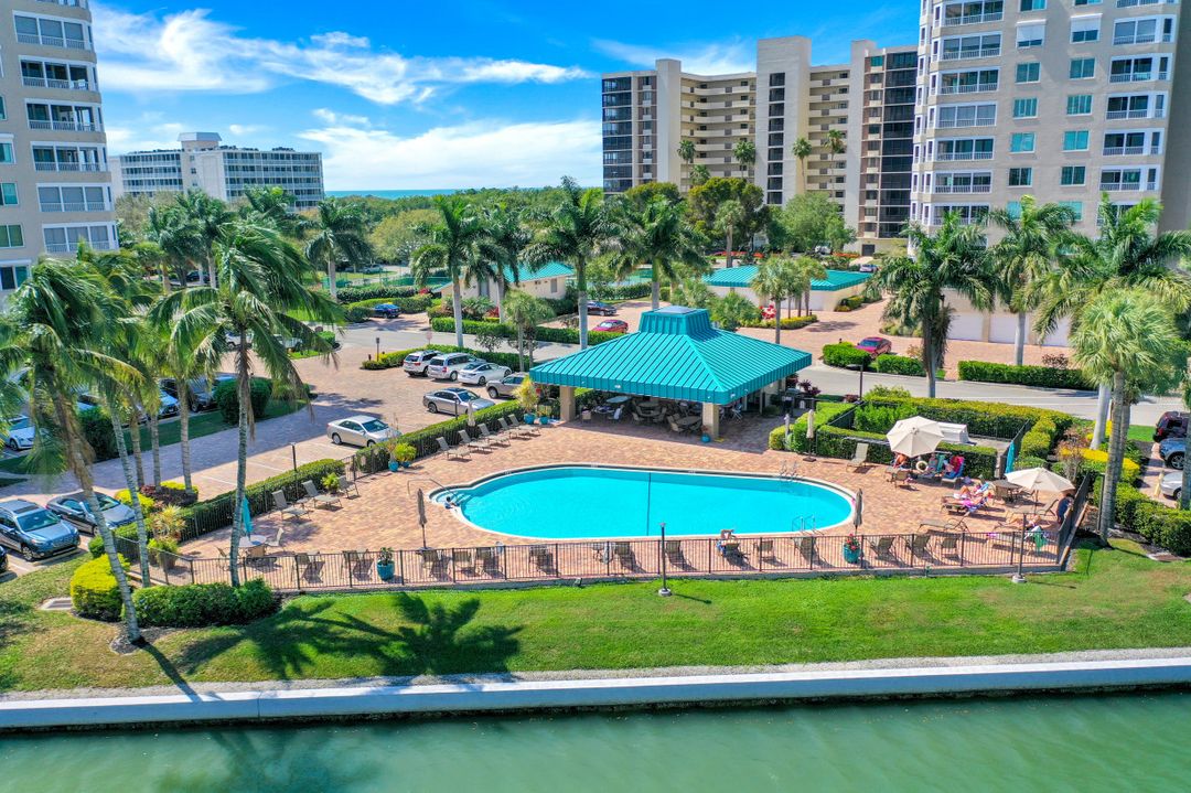 25 Bluebill Ave #201, Naples, FL 34108