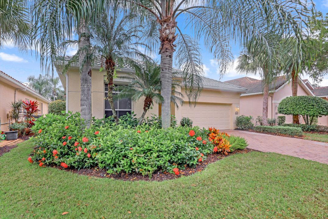 3599 Grand Cypress Dr, Naples, FL 34119