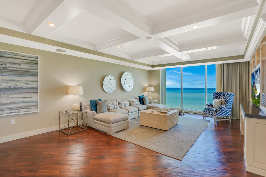 11125 Gulf Shore Dr #606, Naples, FL 34108