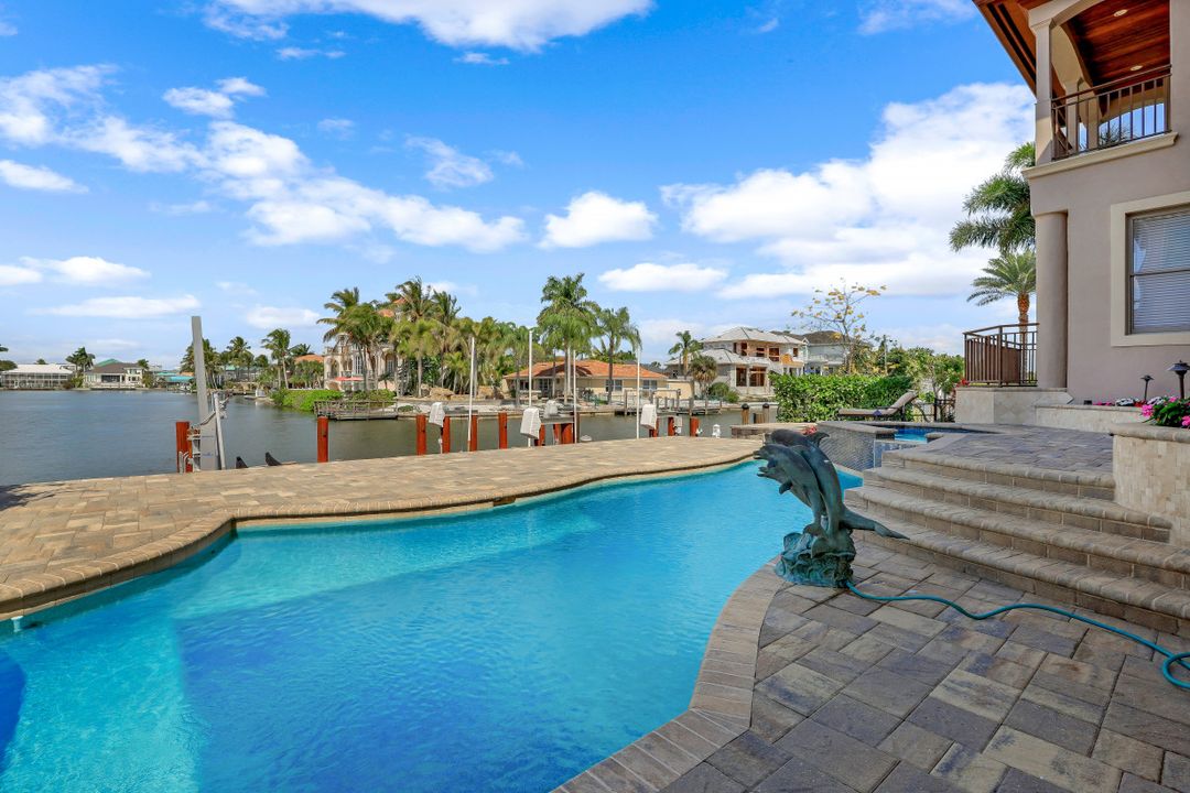 343 Oak Ave, Naples, FL 34108