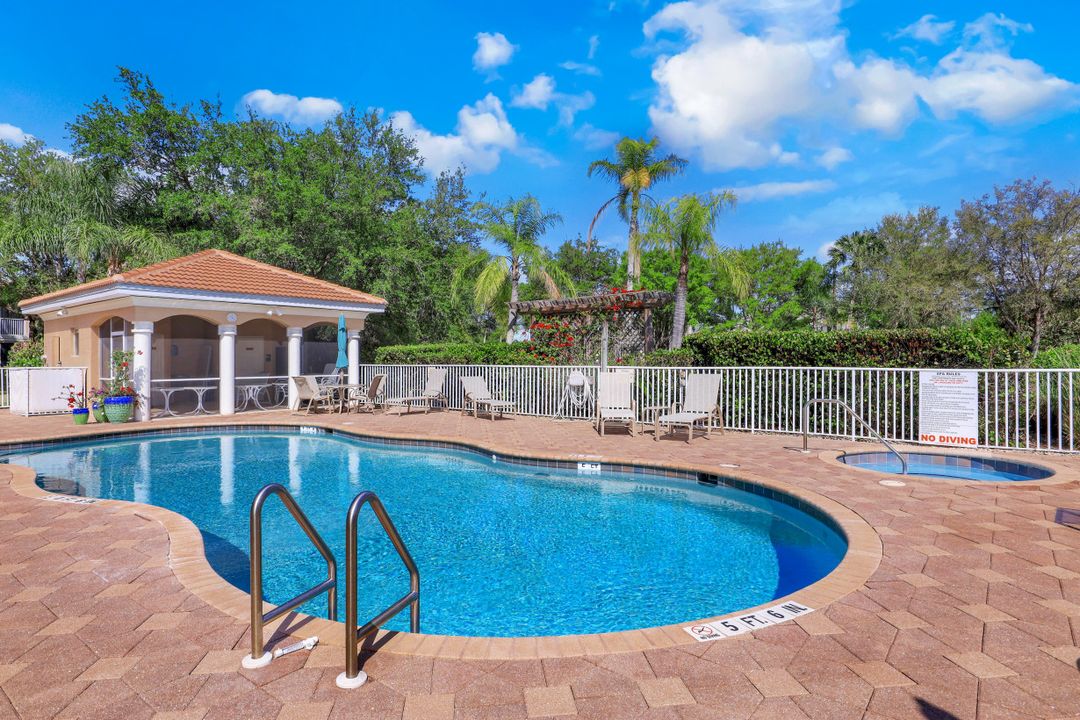 4810 Shinnecock Hills Ct, Naples, FL 34112