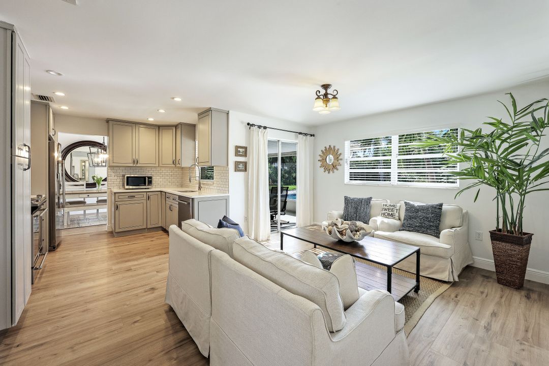 580 105th Ave N, Naples, FL 34108