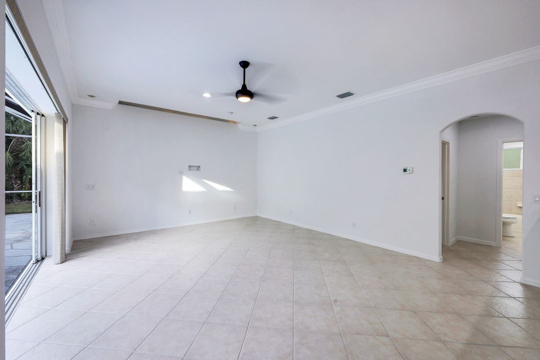 6087 Spanish Oaks Ln, Naples, FL 34119