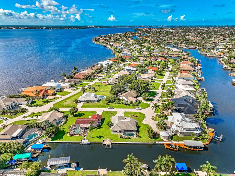 2215 SE 31st St, Cape Coral, FL 33904