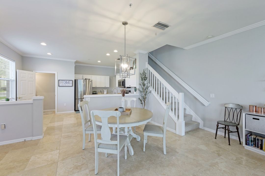 1084 Hampton Cir, Naples, FL 34105