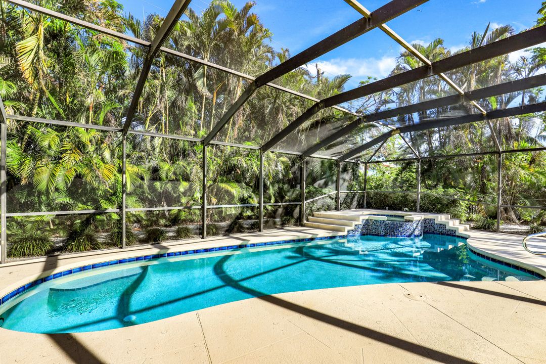 739 7th Ave N, Naples, FL 34102