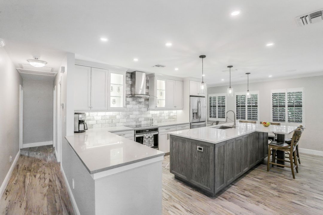 749 97th Ave N, Naples, FL 34108