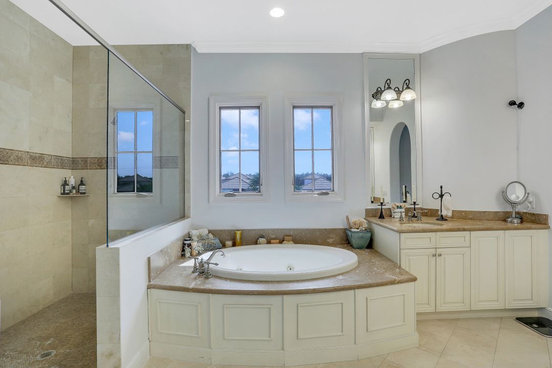 16649 Toscana Cir #806, Naples, FL 34110