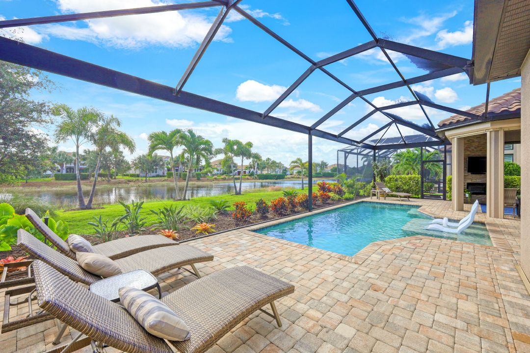 9243 Rialto Ln, Naples, FL 34119