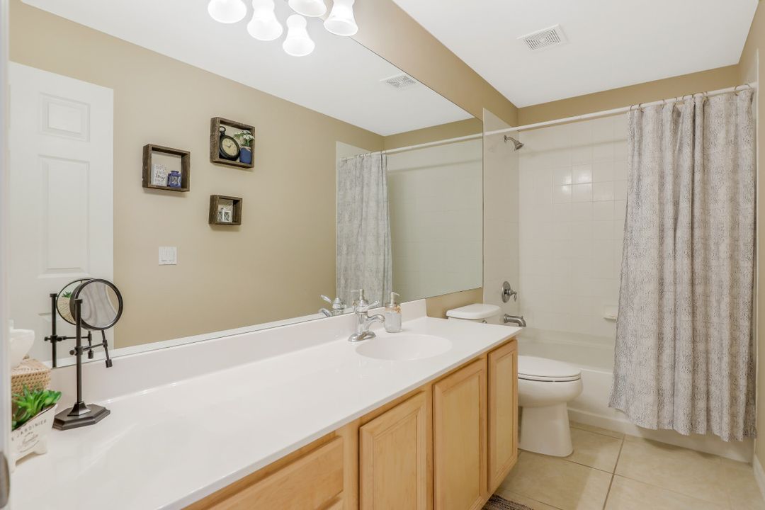 2039 Sagebrush Cir, Naples, FL 34120