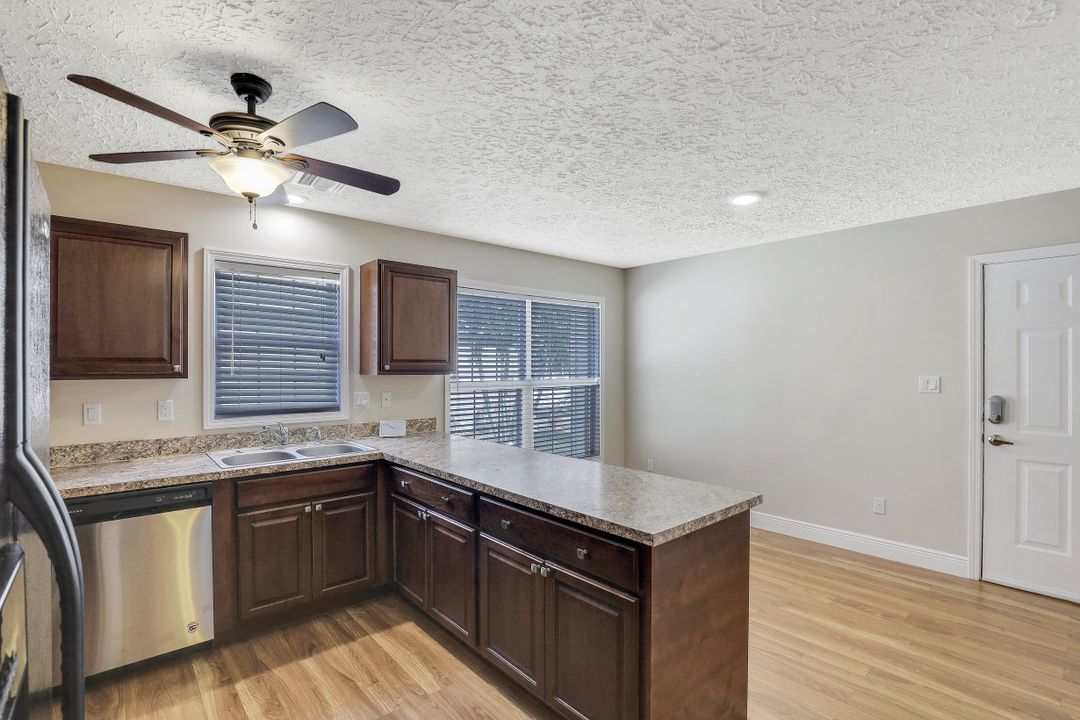 239 Leawood Cir, Naples, FL 34104