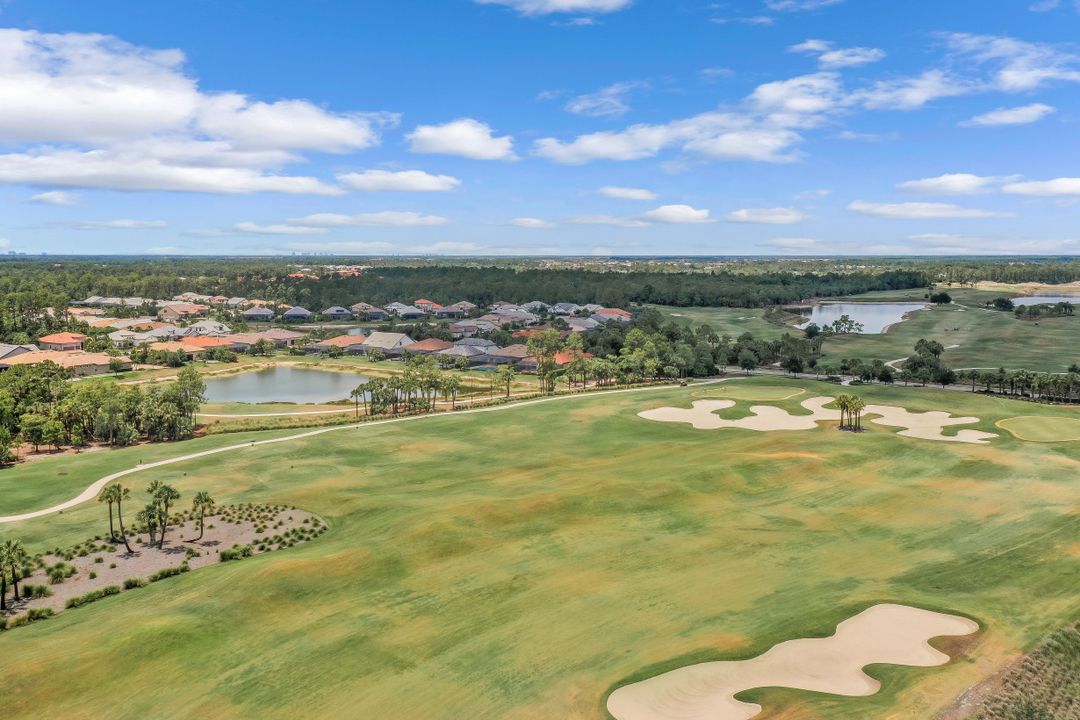 9610 Everglades Dr, Naples, FL 34120