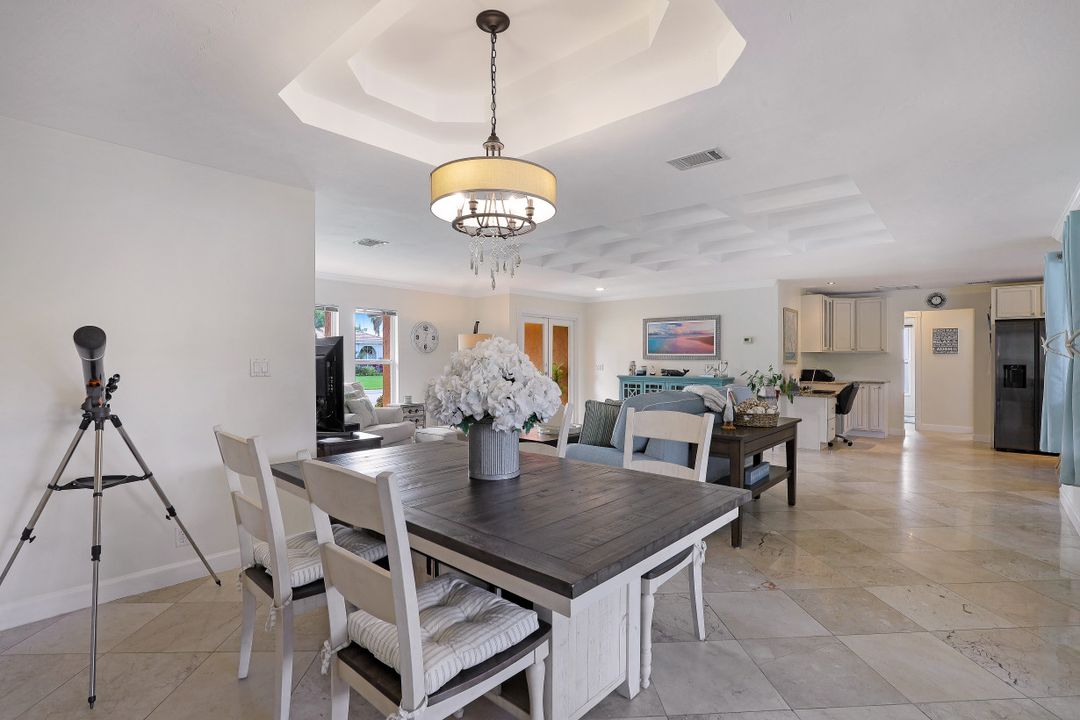 989 E Valley Dr, Bonita Springs, FL 34134