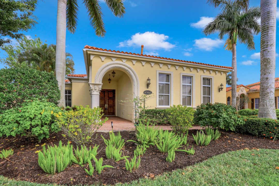 8560 Bellagio Dr, Naples, FL 34114