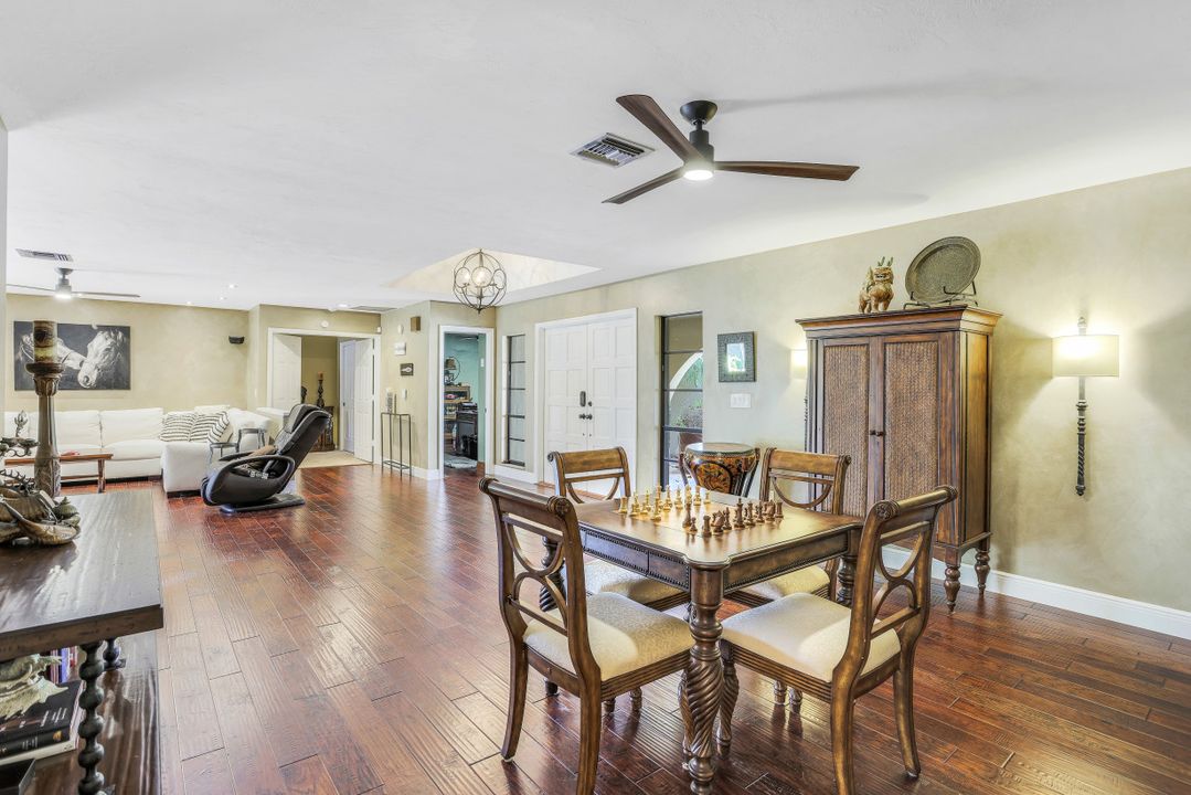 6846 Trail Blvd, Naples, FL 34108