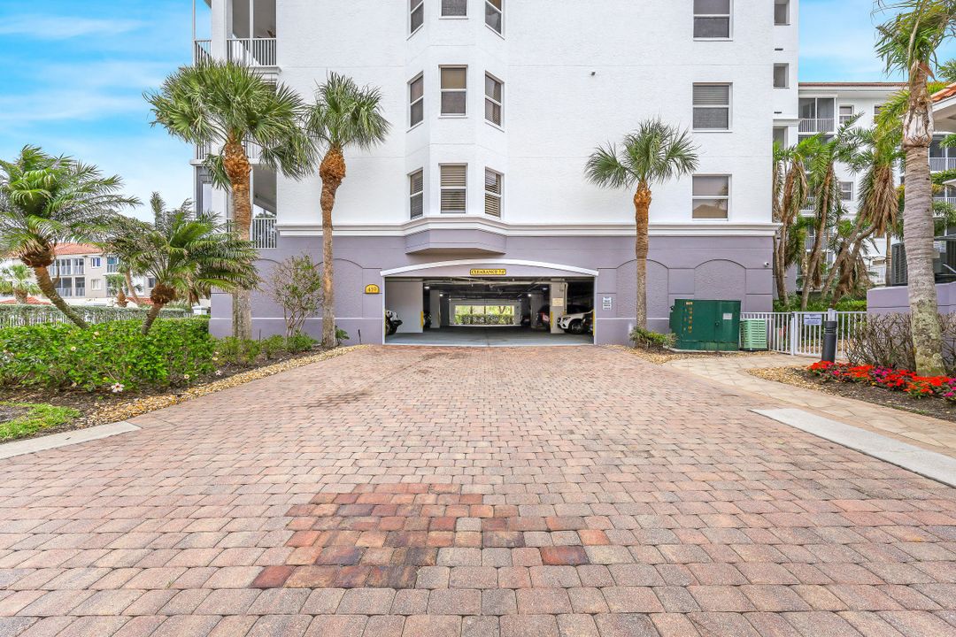 450 Launch Cir #401, Naples, FL 34108