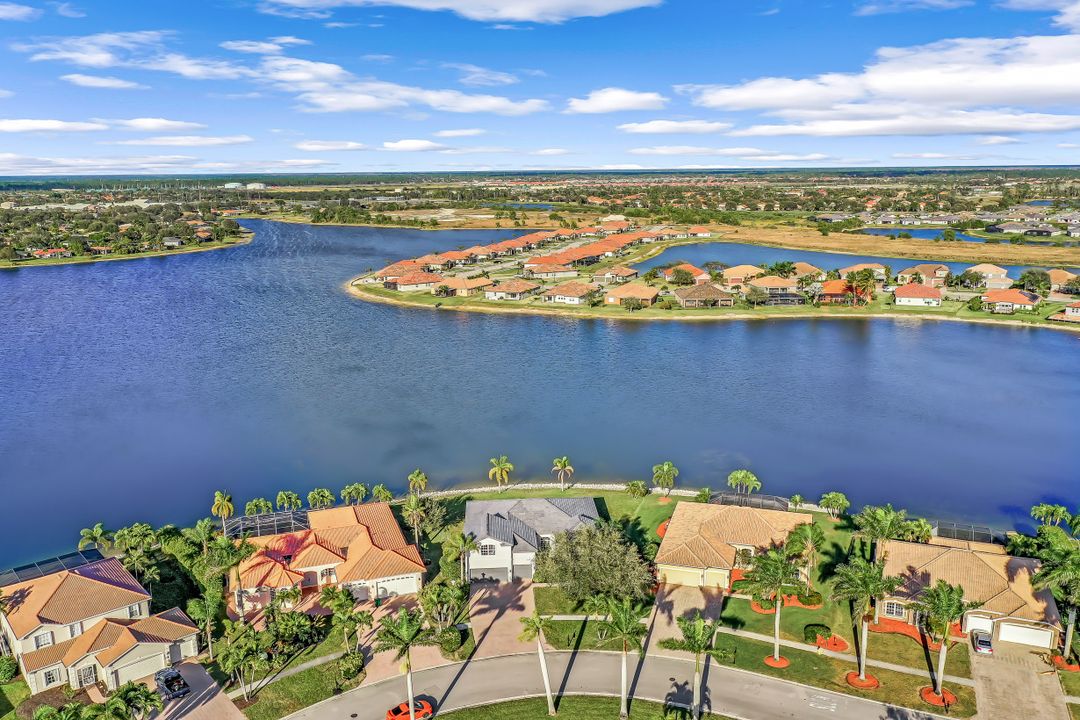 2198 Grove Dr, Naples, FL 34120