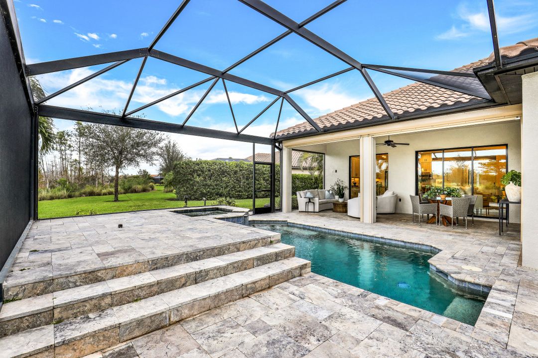 8815 Vaccaro Ct, Naples, FL 34119