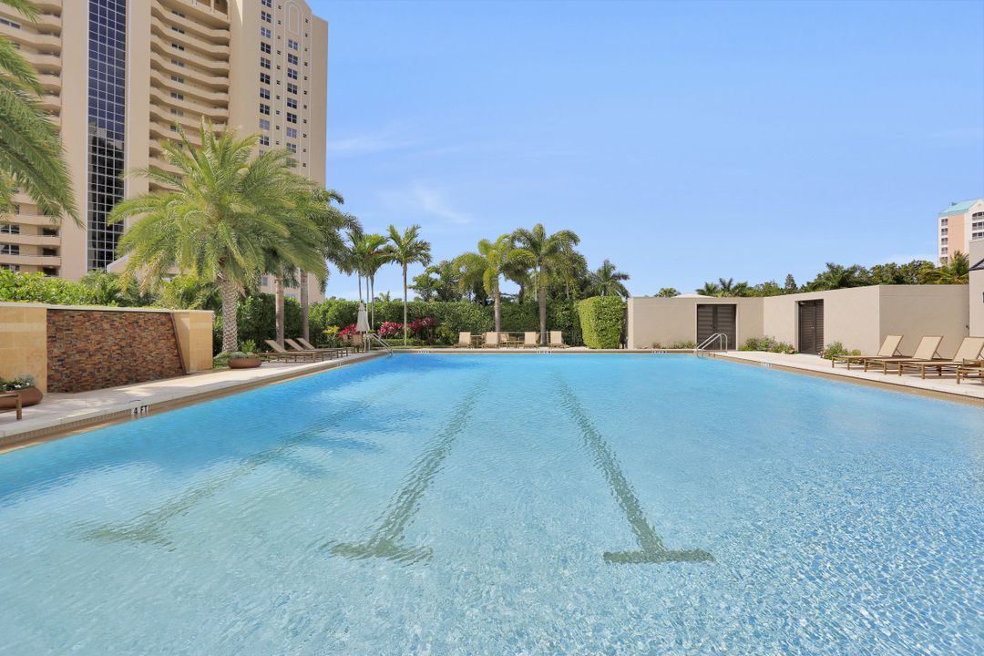 5601 Turtle Bay Dr #203, Naples, FL 34108