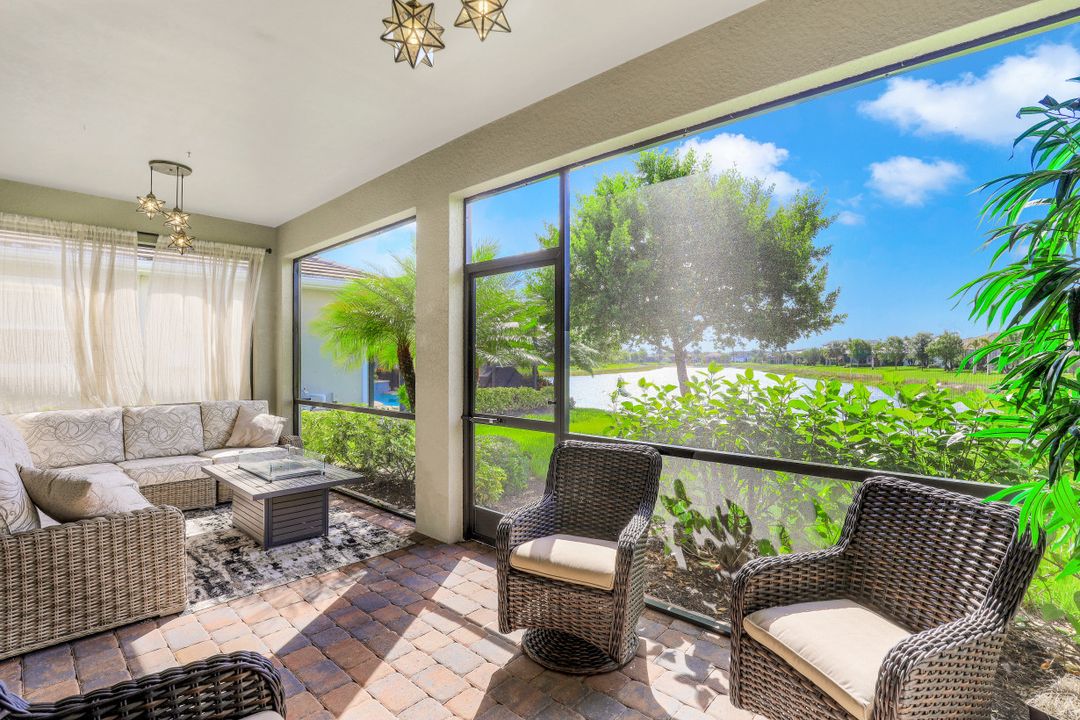 14664 Topsail Dr, Naples, FL 34114