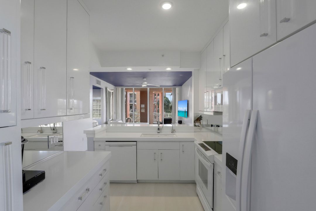 401 Bayfront Pl #3401, Naples, FL 34102