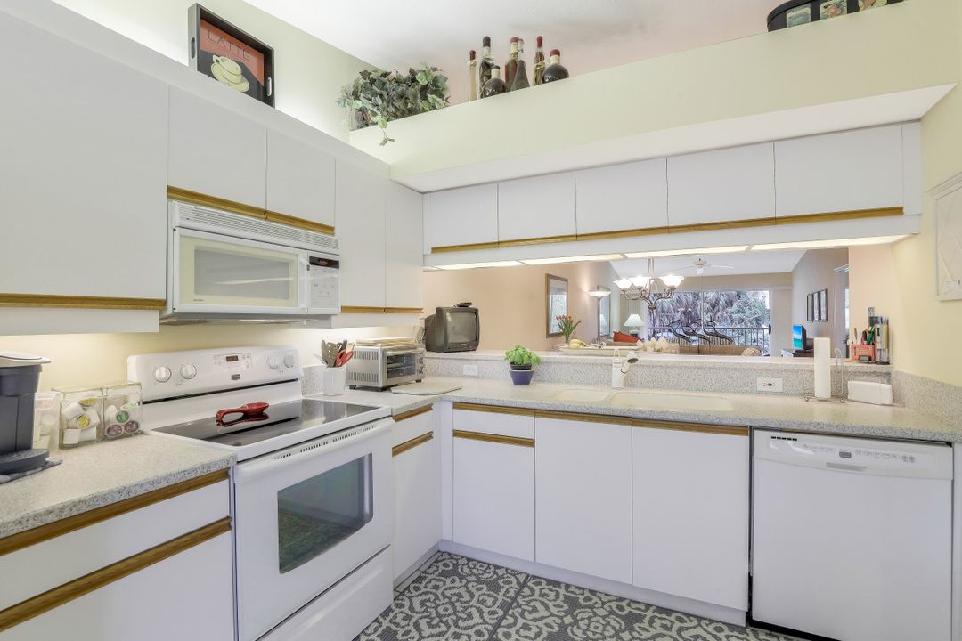 2305 Hidden Lake Dr #4, Naples, FL 34112