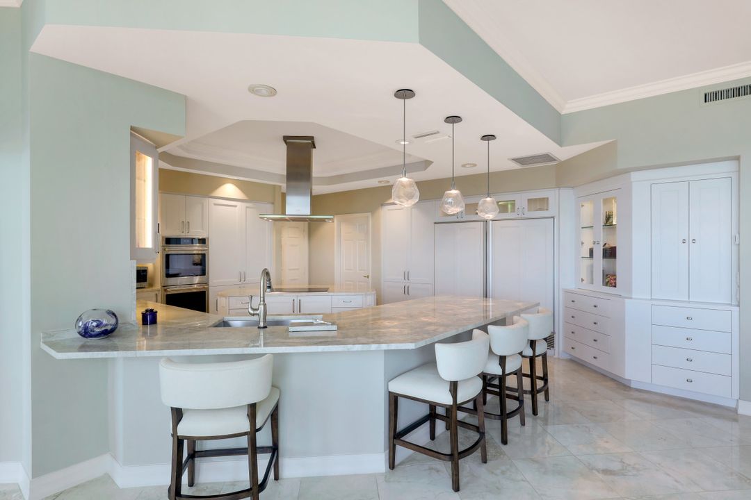 435 Dockside Dr #PH-02, Naples, FL 34110