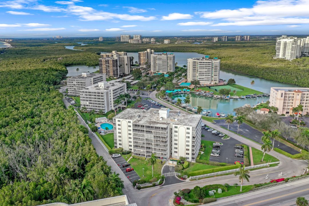 1 Bluebill Ave #306, Naples, FL 34108